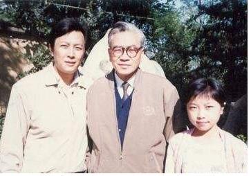 前妻除夕夜自杀,唐国强转身娶娇妻,曾力挺继母的唐莉如今怎样?