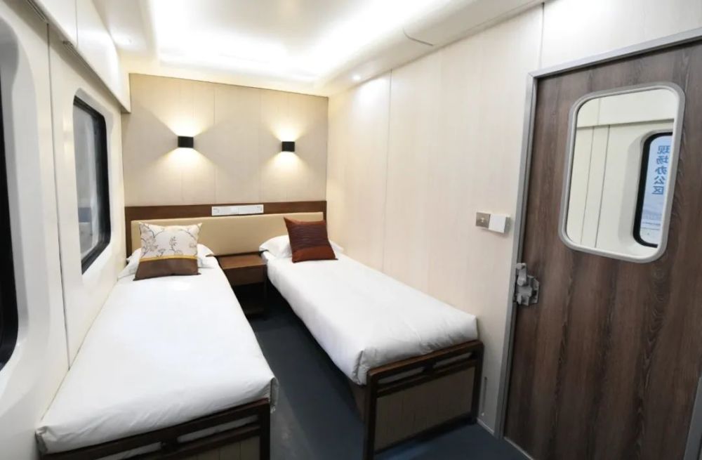 中国最豪华火车问世,这样的卧铺比头等舱可要爽多啦