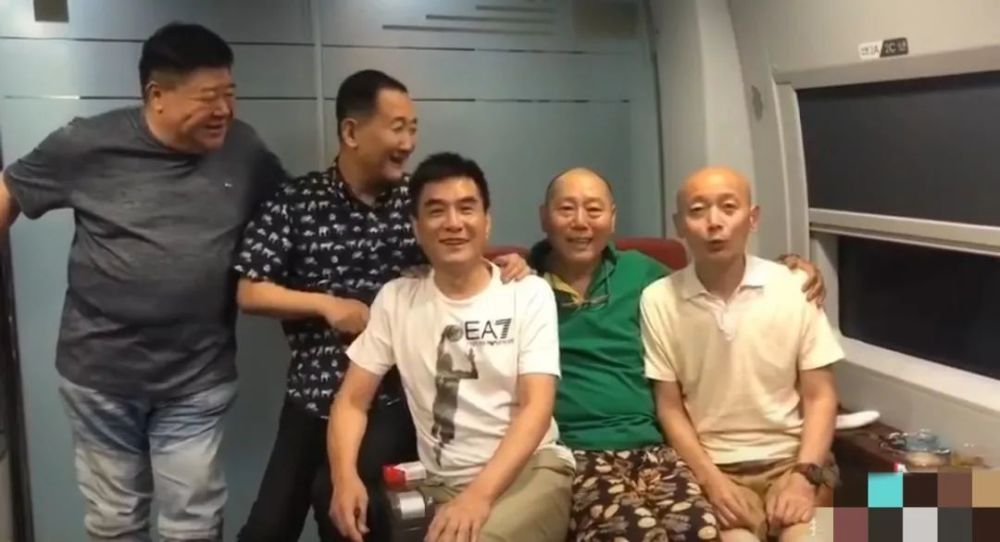 葛优与梁天李诚儒罕聚会,64岁太消瘦令人忧心,老友里独缺谢园