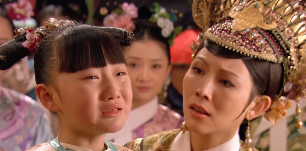 甄嬛传:胧月一直叫甄嬛"熹娘娘",只改口一次,救了甄嬛