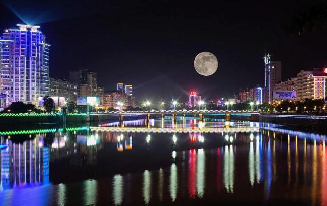 纵观南雄市的历史,秦汉四百多年间属南壄县(南野县)管辖,三国至唐朝