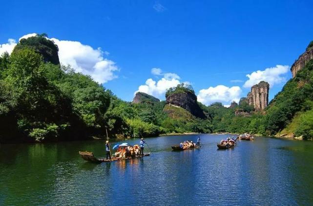 在福建这边,它叫做武夷山,在江西铅山县这边,它也叫武夷山!