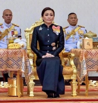 泰国前王妃西拉米重现街头,那么,最紧张的人是谁呢?