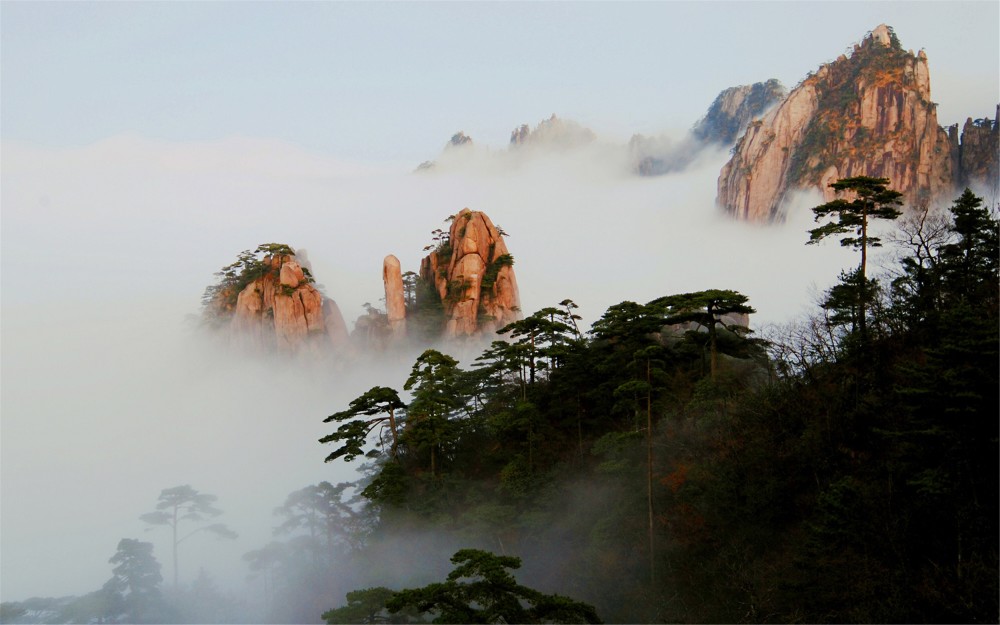 黄山自古就有云海之称,云海是黄山的第一奇观,居四绝之首