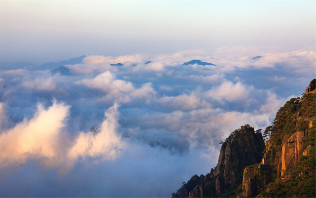 黄山自古就有云海之称,云海是黄山的第一奇观,居四绝