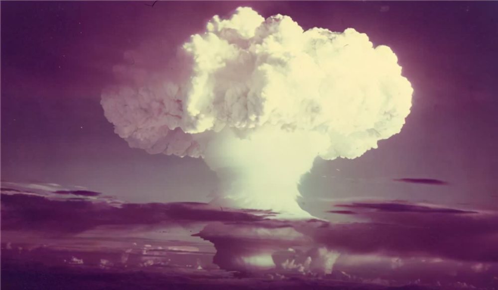 中国首颗氢弹爆炸后各国有何反应?法总统暴怒,日:苏联
