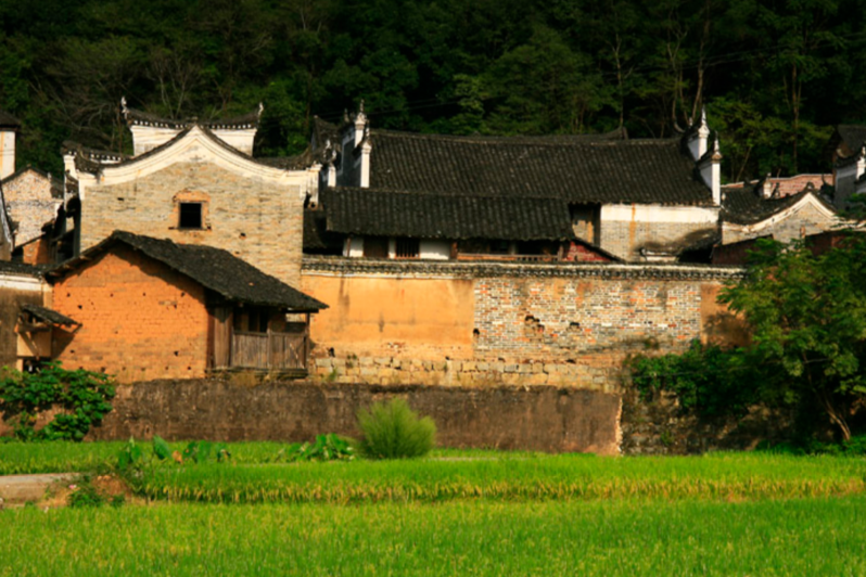 江华瑶族自治县,隐藏着一个近360年历史,风光秀美的古村落—宝镜