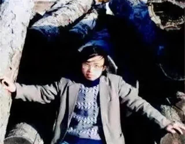 卧轨自杀的海子:诗人离去,不再有春暖花开,一个黄金时代的终结
