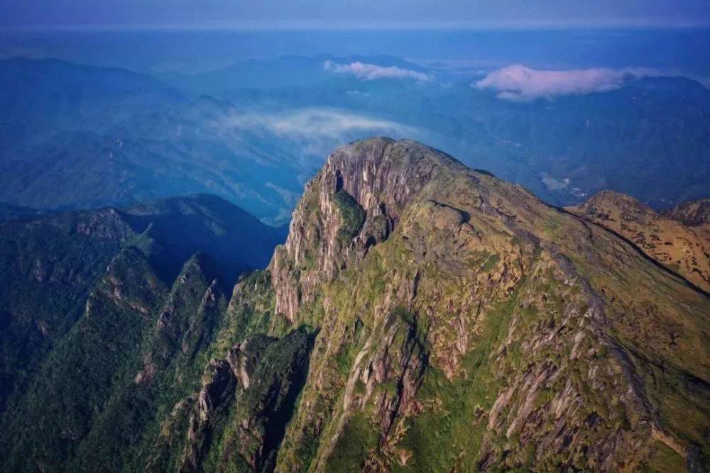 江西湖南交界处,藏着一座名山,风景秀美,不输武夷山