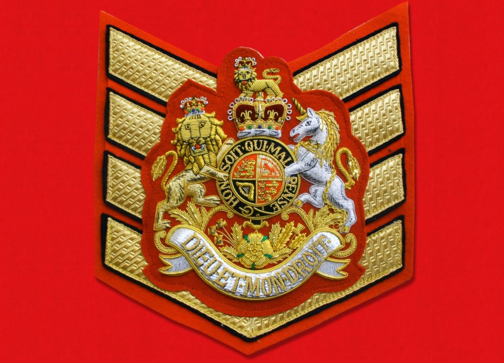 英国皇家卫队有5个近卫步兵团,身穿红色制服,士兵军衔