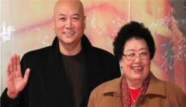 38岁唐僧迟重瑞娶49岁女首富,拒收500亿遗产:感情不能
