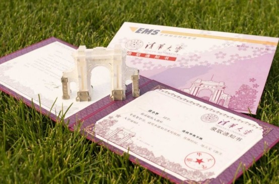 各高校"花式"录取通知书,上海大学出"盲盒",看完之后我酸了