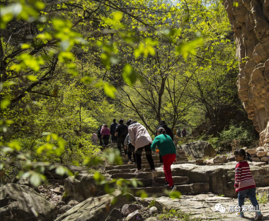 邢台紫金山:春意盎然,登山赏美景