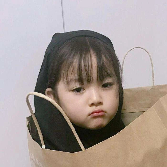 表情包女孩权律二近照模样大变,年纪轻轻就秃头,网友喊话其父母换个