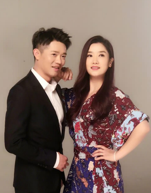 凤凰传奇真实关系曝光隐藏了整整16年怪不得片酬平分玲花无怨无悔