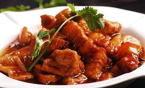 江浙间流传的神奇家常菜馋辣侠的美食制作记一口不一样的油豆腐红烧肉