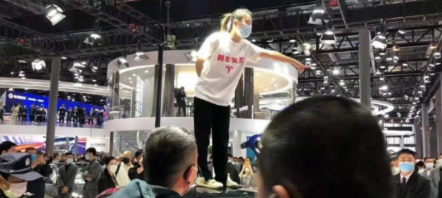 热评丨平息特斯拉与车主争执，当由监管部门主持公道