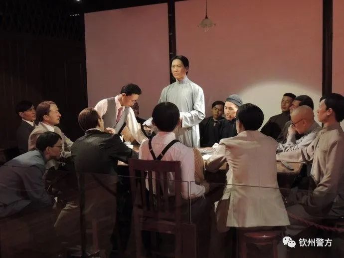 两位共产国际的代表听了以后,感觉中国建党的形势很好,建议尽早召开