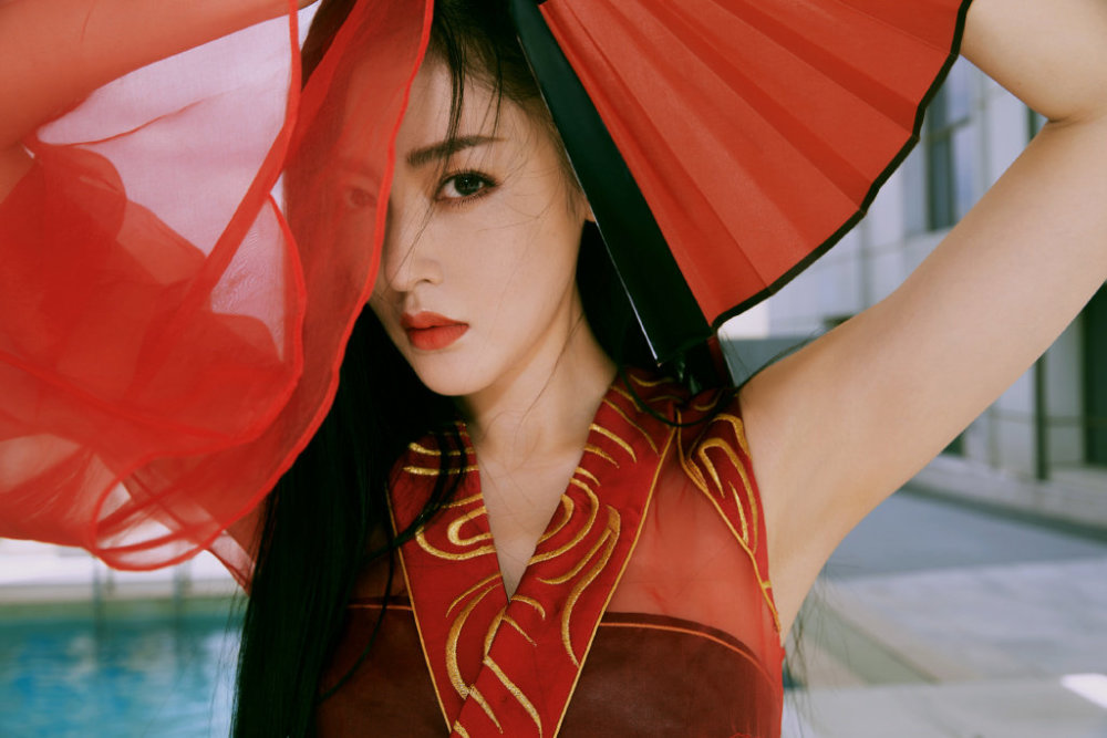 没有混血感的张天爱,是怎么登上浓颜系美女榜单的?