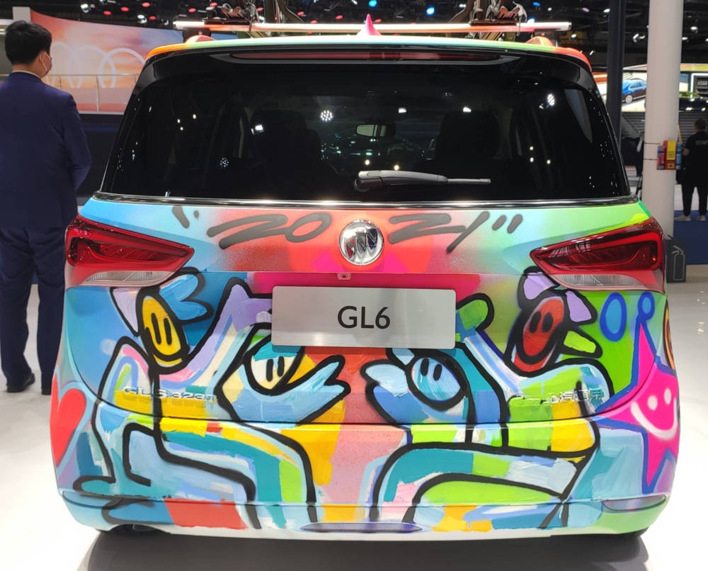 2021上海车展别克gl6彩绘版实车鲜艳颜色俏皮灵动