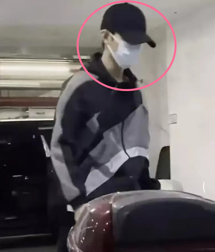 肖战一家三口同框,爸爸气质出众不输儿子,肖战一个细节可见人品