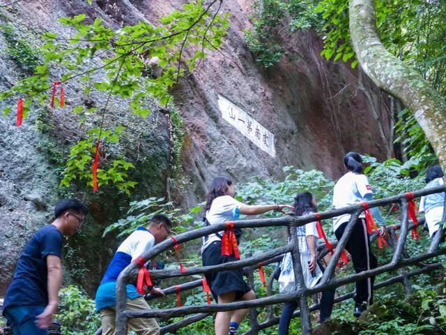 汉仙岩国家级风景名胜区 汉仙岩为武夷山支脉 总面积达75平方公里