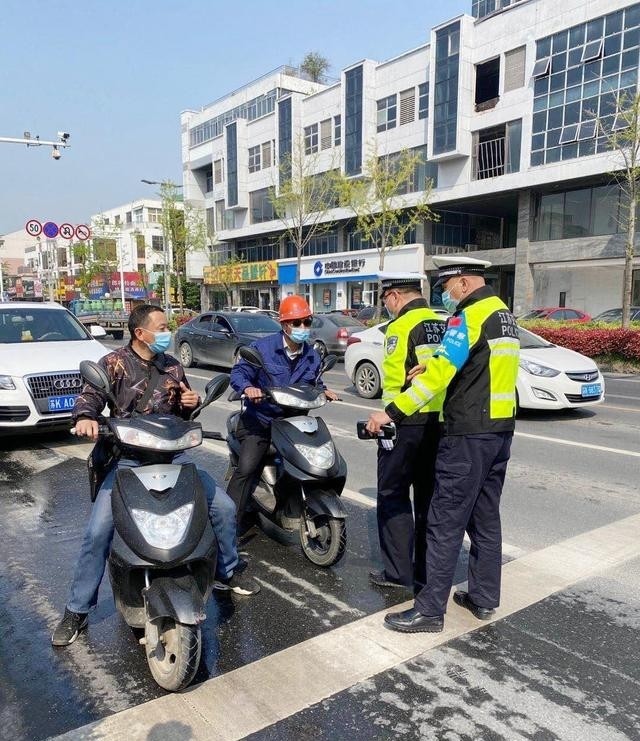 电动车过渡期将近各地摩托车驾考爆场火了为何急着学买换车呢