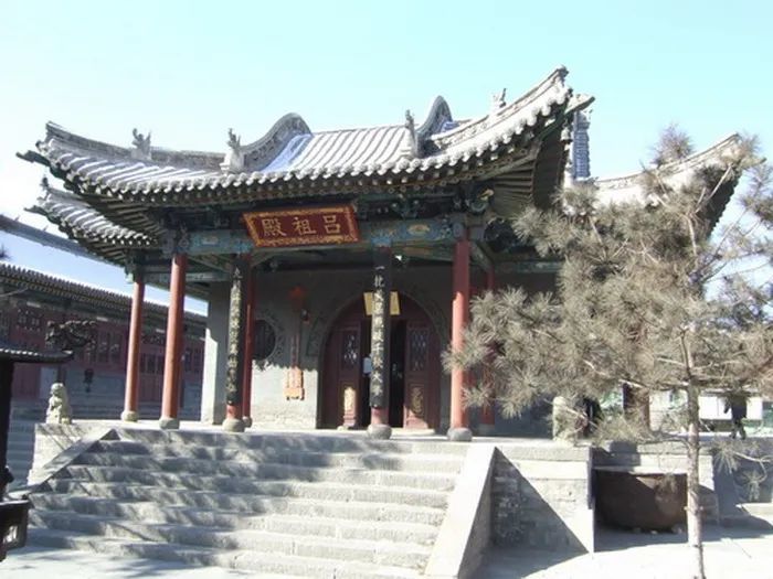 妙法寺坐落在东河区北梁乔家金街北段路西,俗称吕祖庙,始建于清咸丰