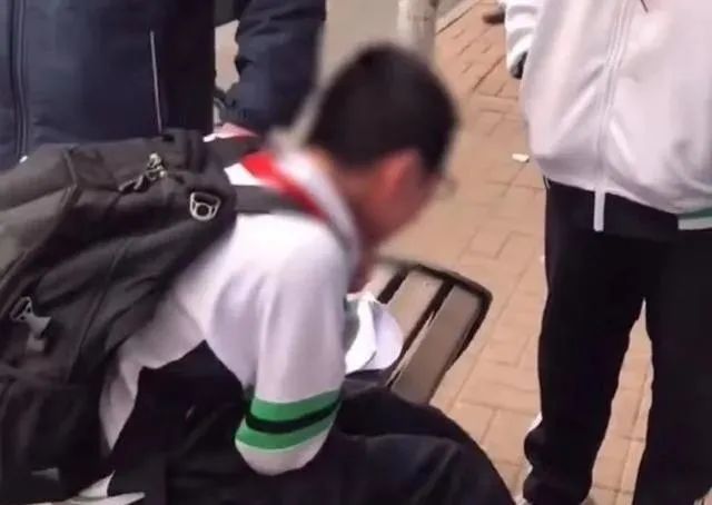 3名小学女生相约跳楼,2名34层跳下当场殒命,1名躲电梯