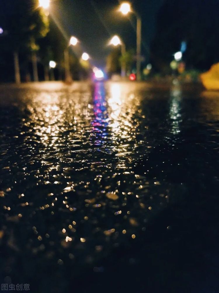 武大梅园的一个雨夜,有位学文科的无名大学生敲开了我