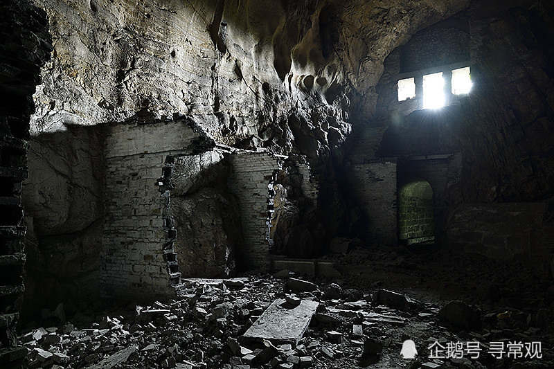 探秘重庆长江绝壁上的神秘军工洞穴,里面还有几十间房子