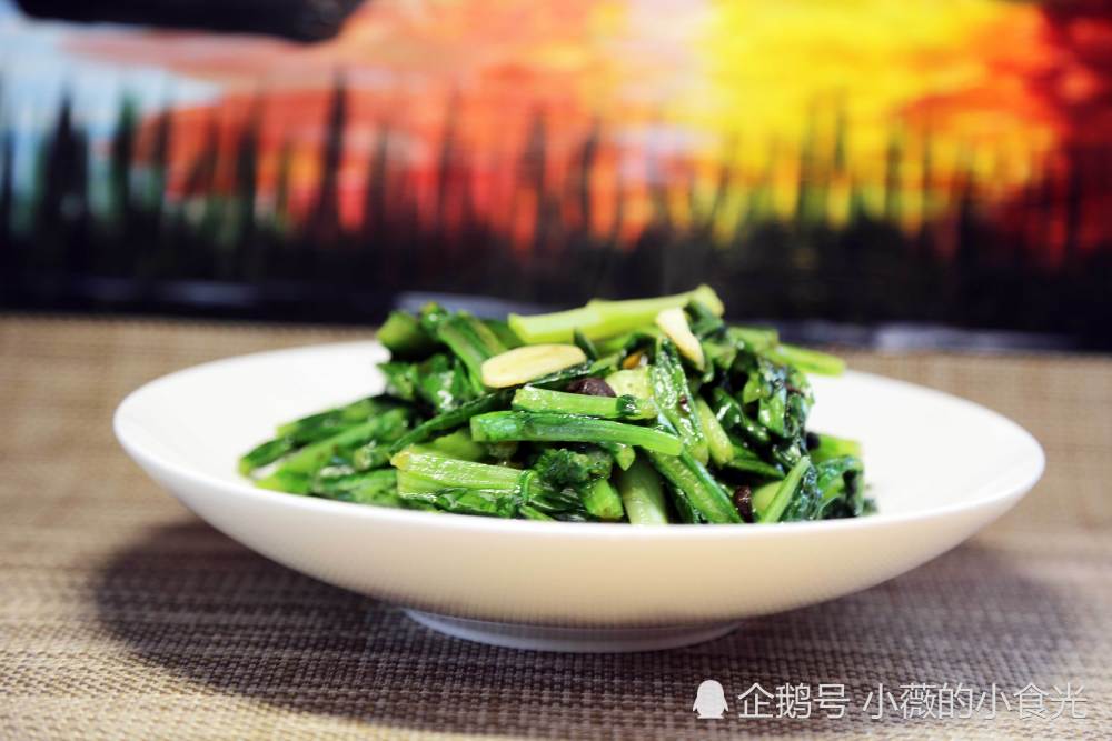炒油麦菜多加一味调料,口感清脆豉香浓郁