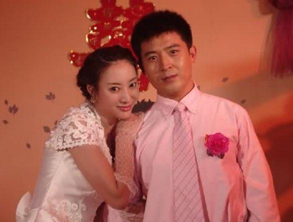 春晚"冻龄男神"孙涛,出道25年没绯闻,看到他妻子却恍然大悟