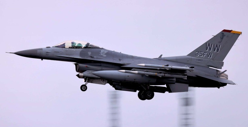 网传飞抵南海的美国空军f-16c战斗机