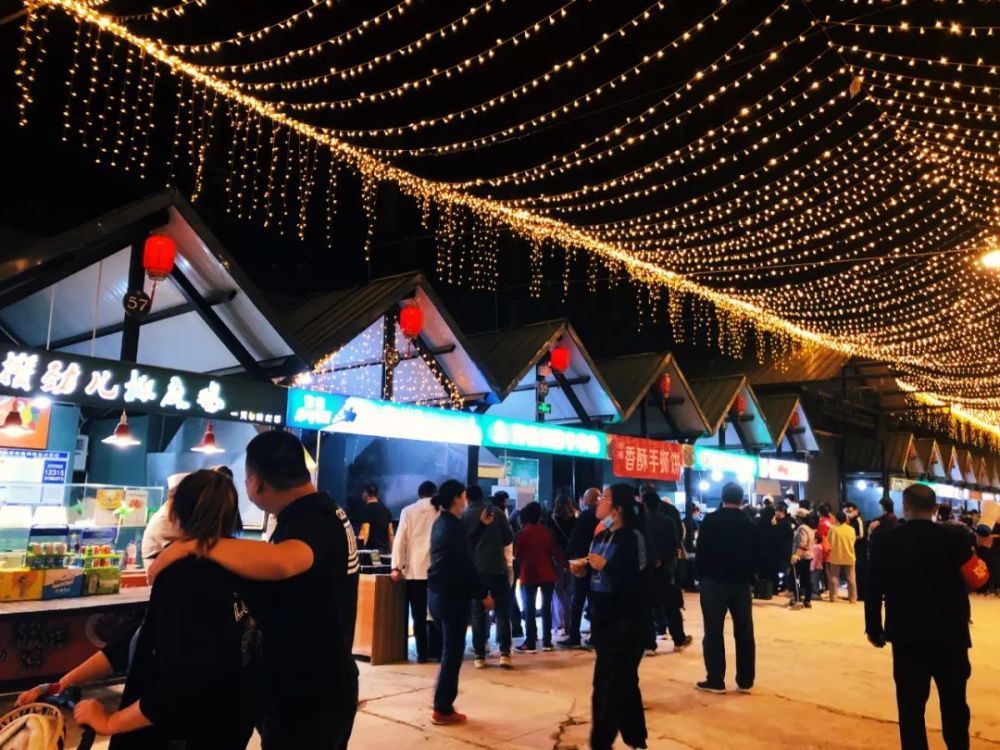 新市区喀什东路与长春路西北角 野马时光夜市,是众多夜市里大家不得