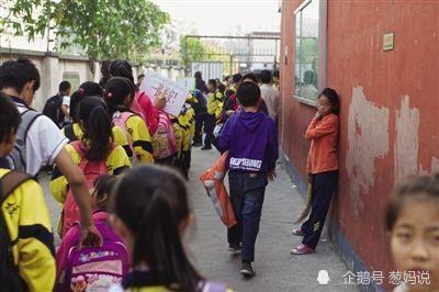 河北一学生疑遭欺凌身亡:校园不应成为校园欺凌