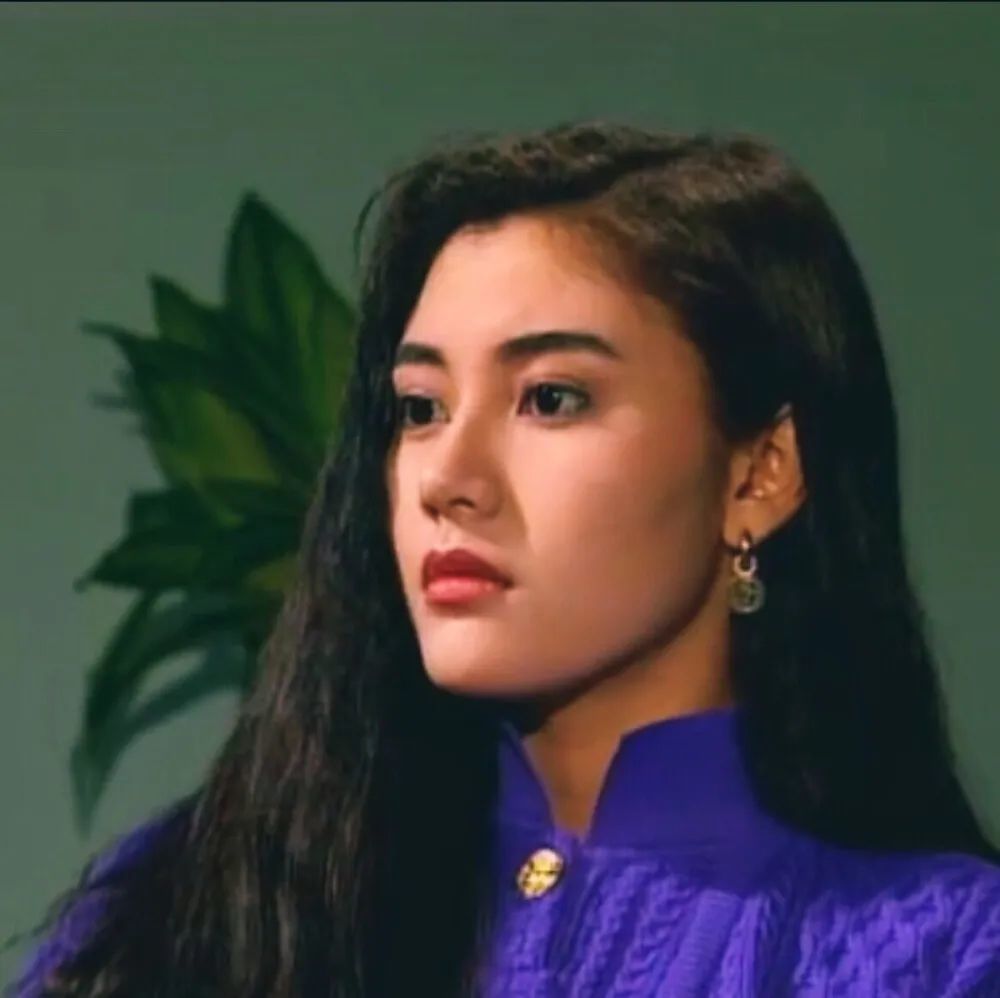 在美妆及穿搭语境下,指上个世纪80和90年代香港女明星的外形风格.