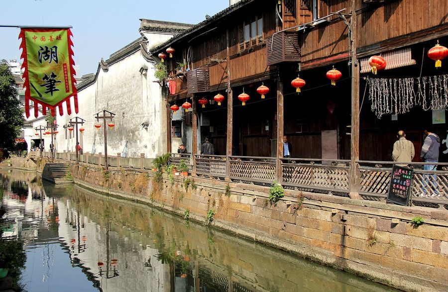 浙江湖州历史悠久的古镇新市古镇低音号旅游