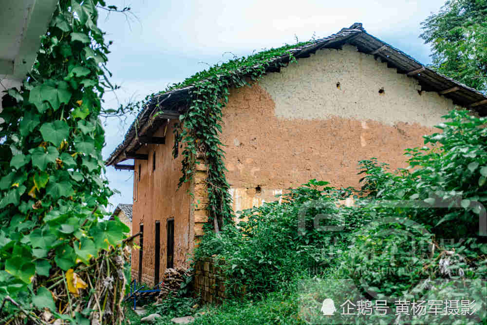 中国农村最常见的传统建筑大余山间隐藏的古城堡土屋古朴亲切