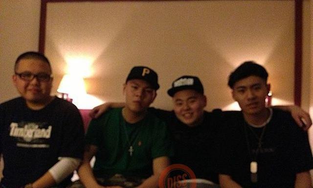 在2013年,谢帝也曾和大傻,刘聪亲密同 ..