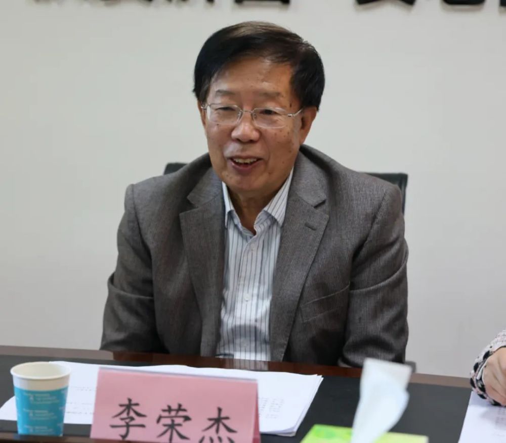 省慈善协会常务副会长李荣杰,副会长强萃萍及各部门负责人参加了座谈.