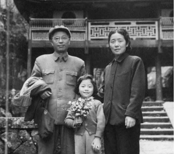 方瑞与曹禺:有着十年婚外恋,后结婚相伴了24年,吞服安眠药死去