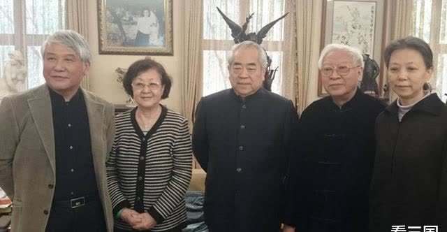 他爱上恩人的妻子,与女儿断绝关系,10年后结婚,恩人孩子跟他姓