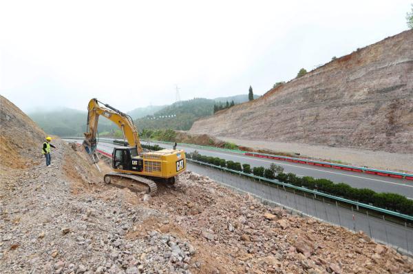 贵州铜仁:旅游高速公路建设忙