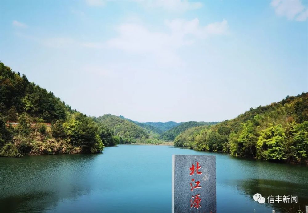 北江源头的位置坐标为 江西省信丰县小茅山山凹出水点 高程为436.