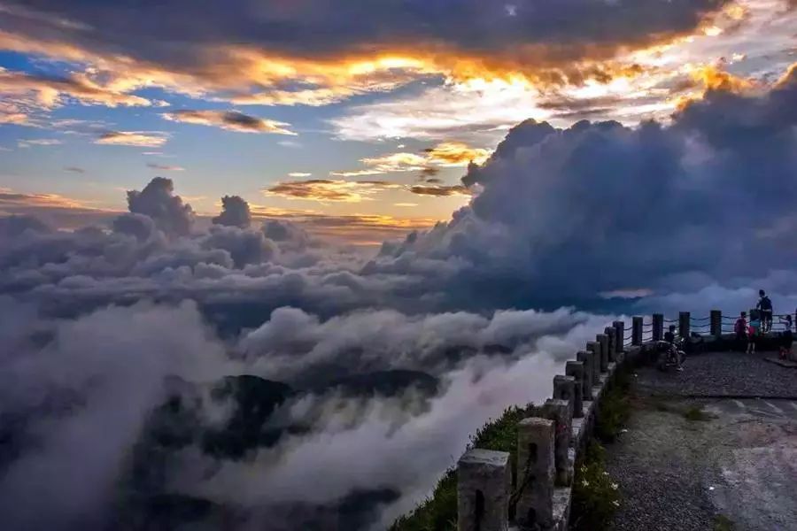 它是广东的最高峰,美过丹霞山,高山峡谷引人入胜!