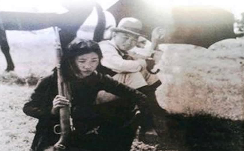 被汉奸出卖的女游击队员,把苏军俘虏侍候成大爷的日本
