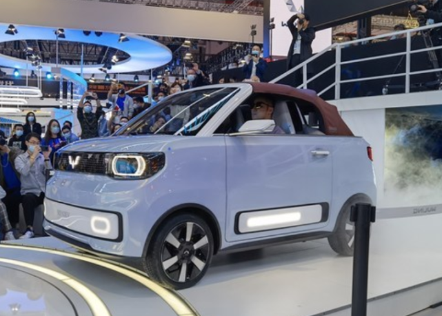 国民敞篷车五菱宏光mini ev cabrio来了