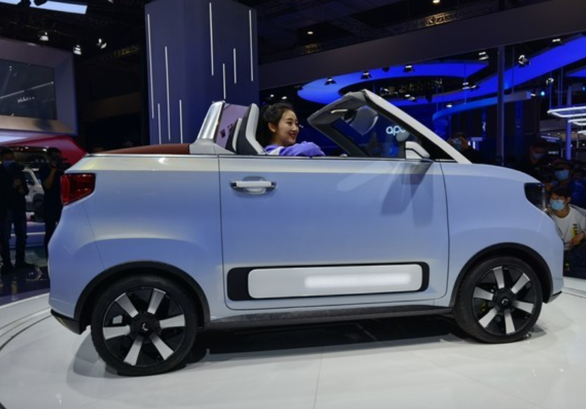 国民敞篷车五菱宏光mini ev cabrio来了