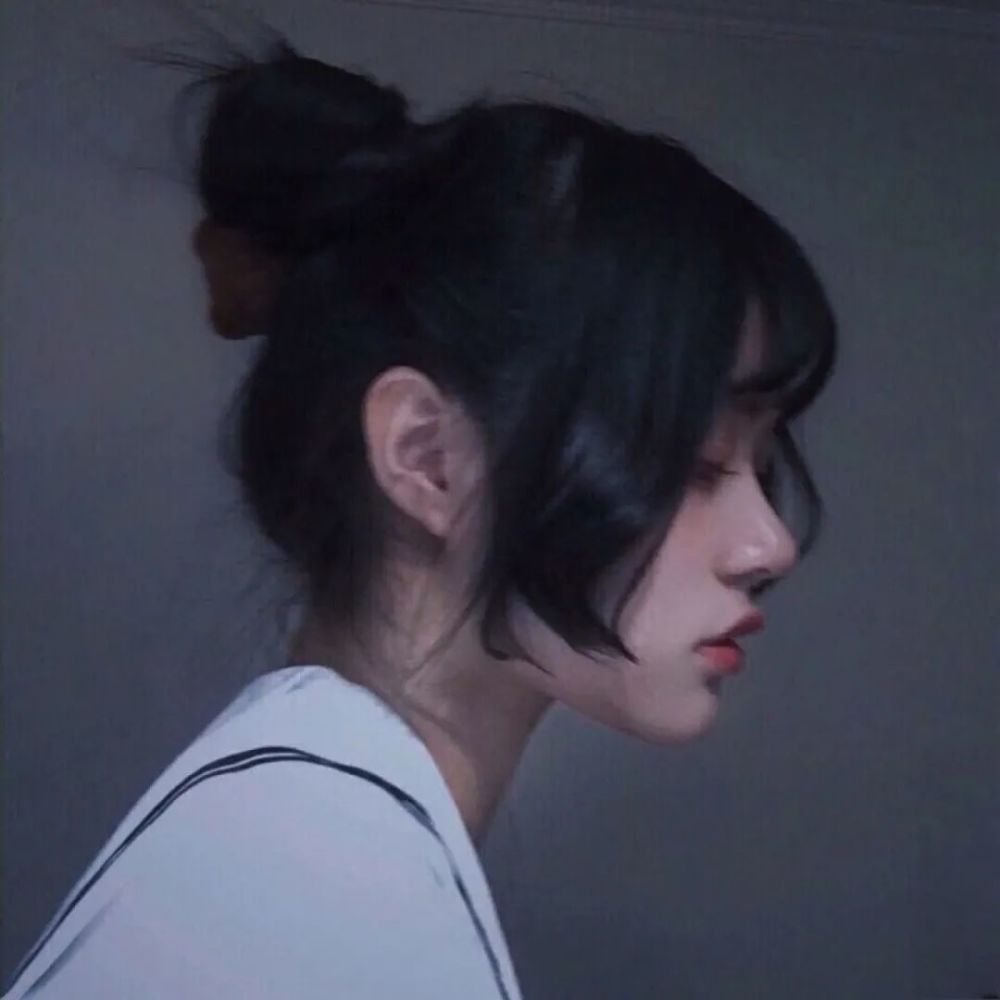 伤感女头·真人"小时候搞不懂为什么章鱼哥为什么经常板着个脸"